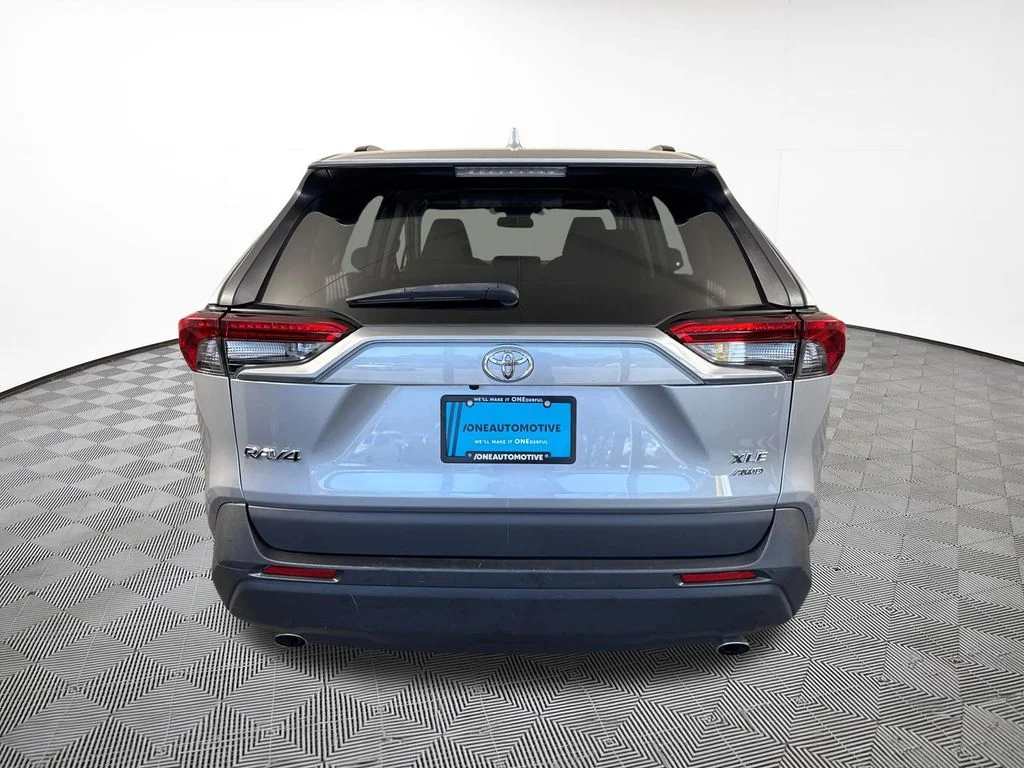 Used 2020 Silver Sky Metallic Toyota XLE image 10