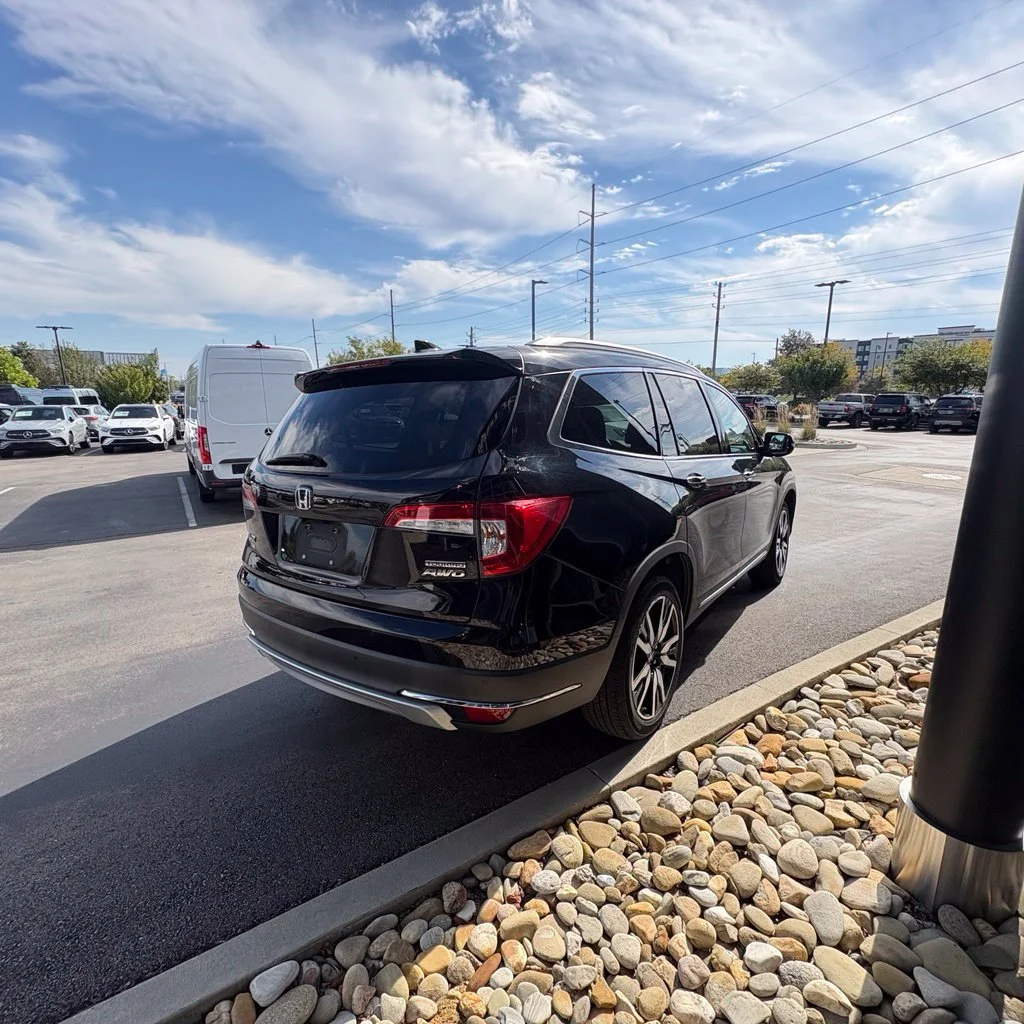 Used 2021 Crystal Black Pearl Honda Touring image 6