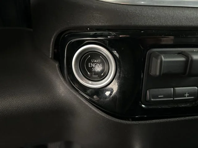 Used 2022 Silver GMC Elevation image 12
