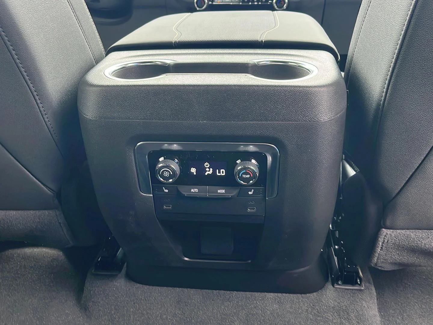 2026 Chevrolet Suburban Premier - Photo 34