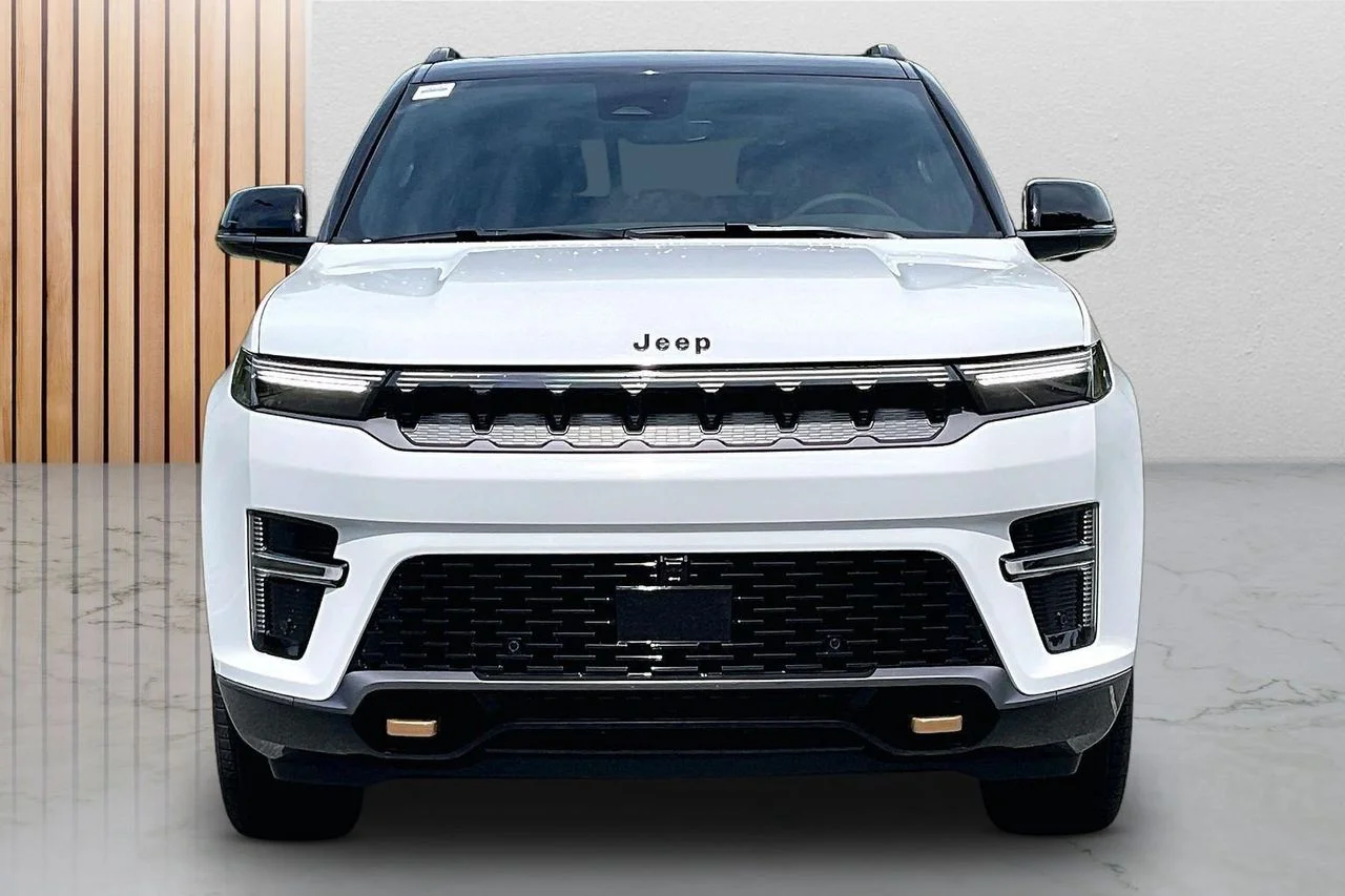 New 2026 Bright White Clear-Coat Exterior Paint Jeep  image 3