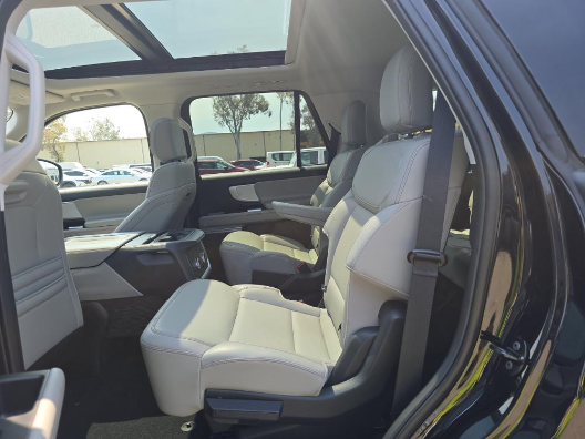 2025 Ford Expedition Active photo 2