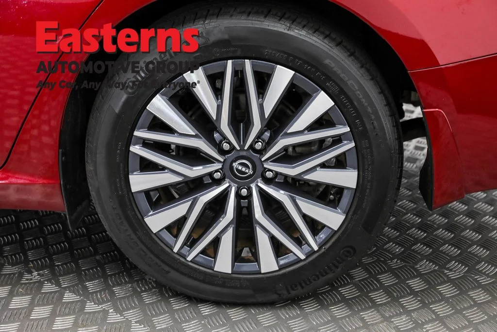 Used 2023 Red Nissan 2.5 SV image 32