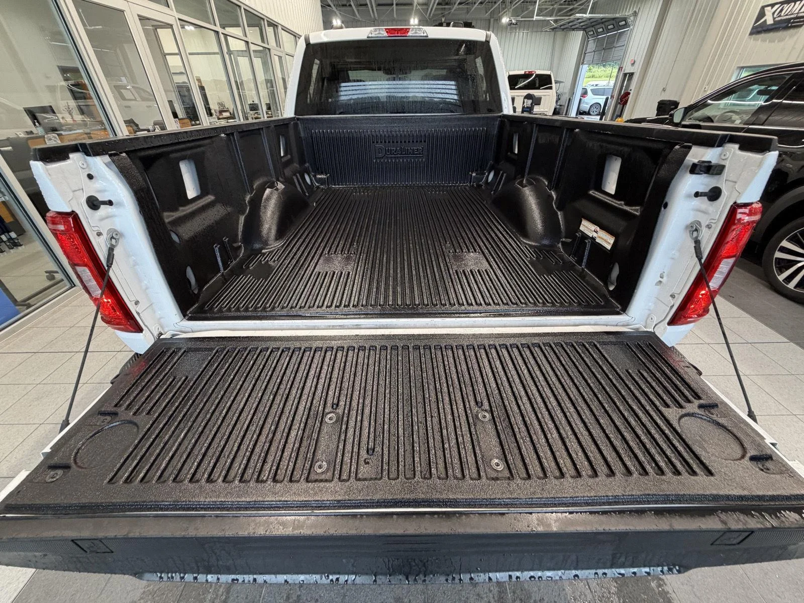 Used 2022 Oxford White Ford XLT image 18