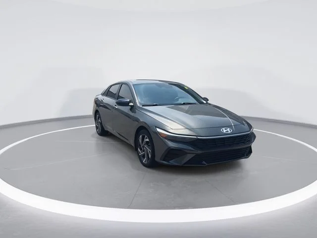 Used 2025 Gray Hyundai SEL Sport image 2