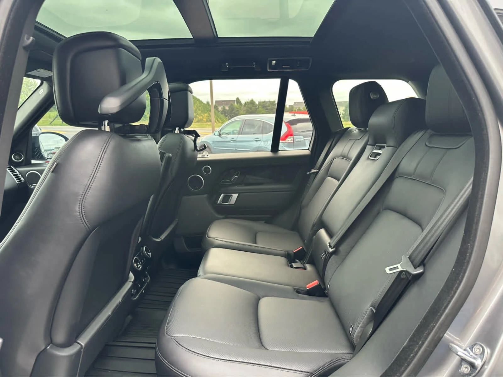 Used 2021 Eiger Grey Metallic Land Rover Westminster image 10
