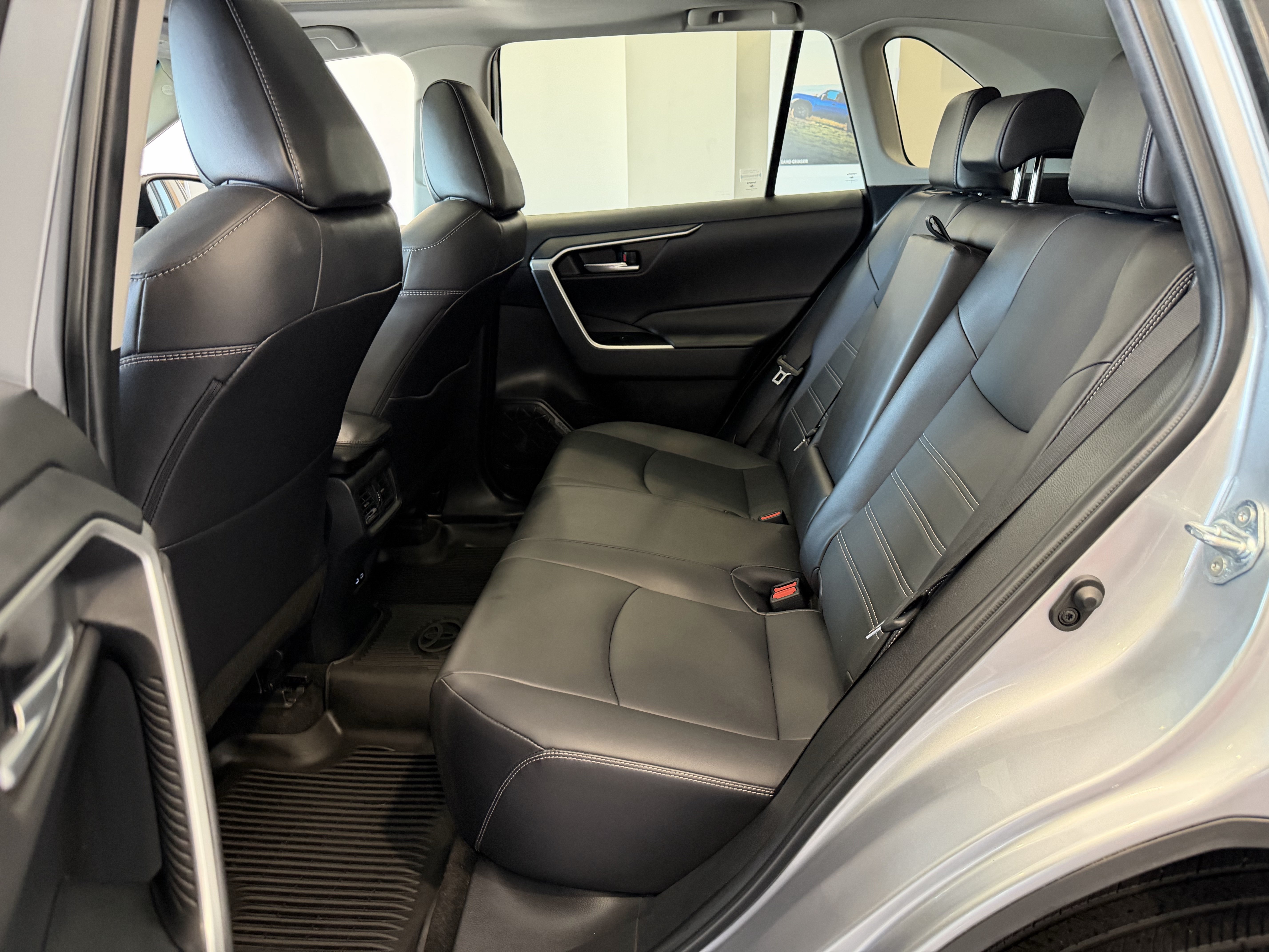 Used 2023 Silver Toyota XLE Premium image 34