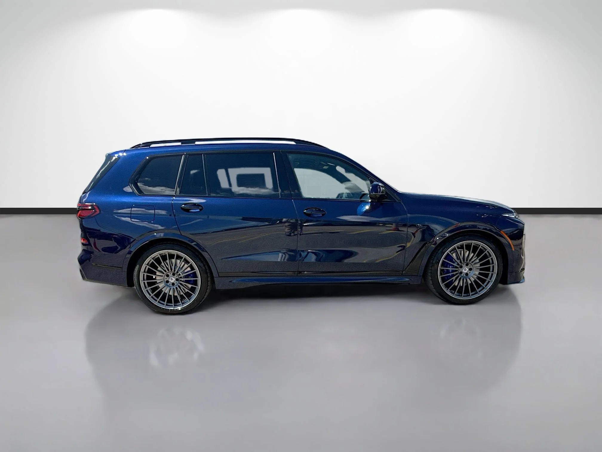 New 2026 Tanzanite Blue II Metallic BMW ALPINA XB7 image 2