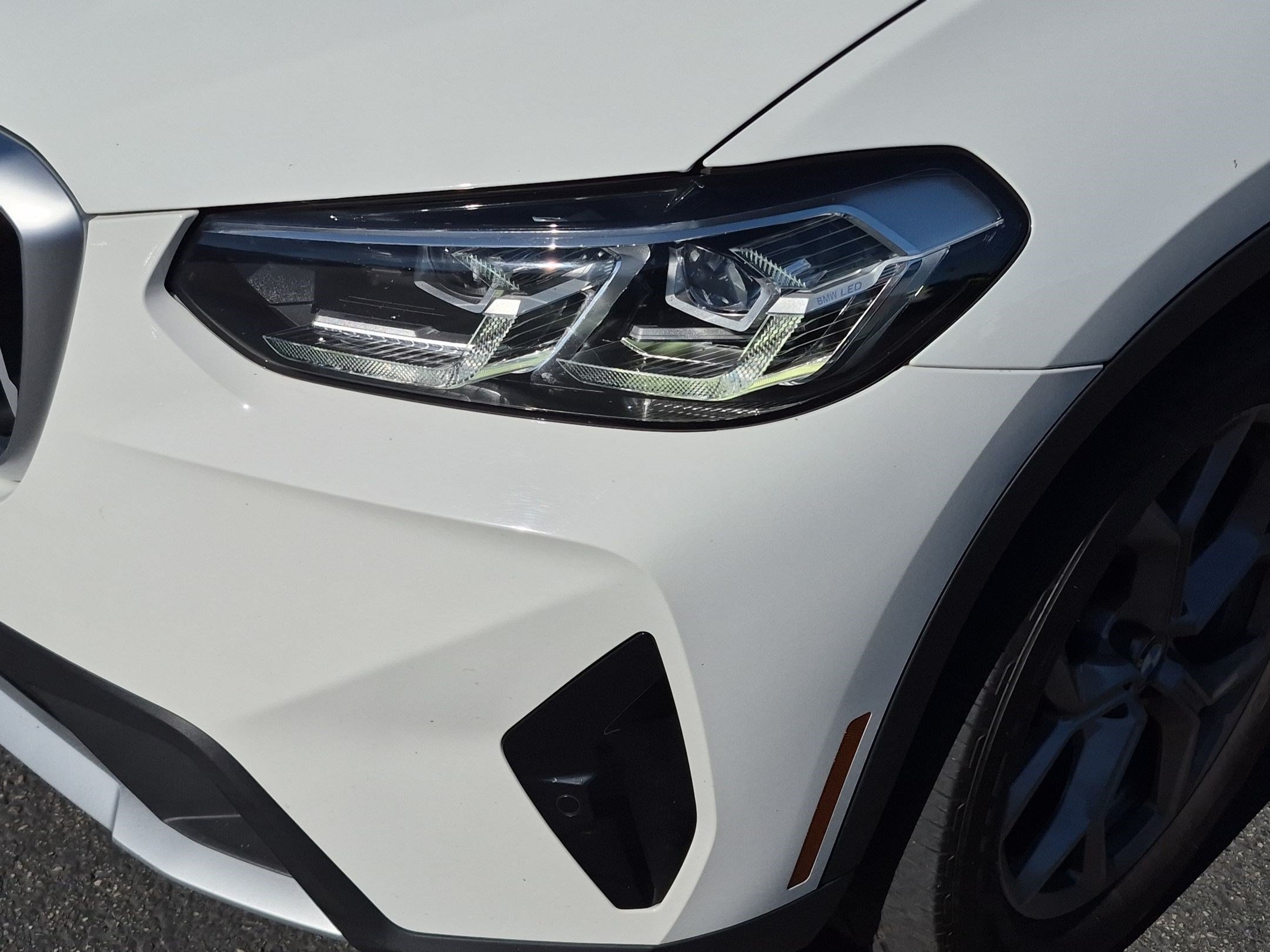 Used 2022 White BMW xDrive30i image 12