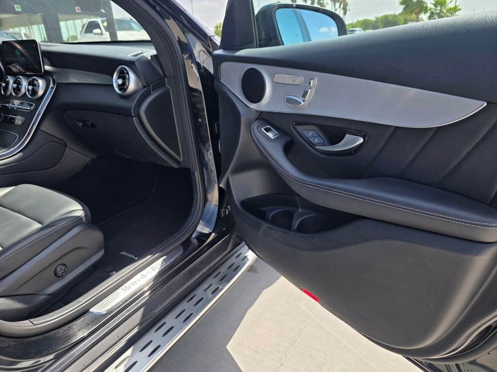 Used 2022 Black Mercedes-Benz GLC 300 image 15