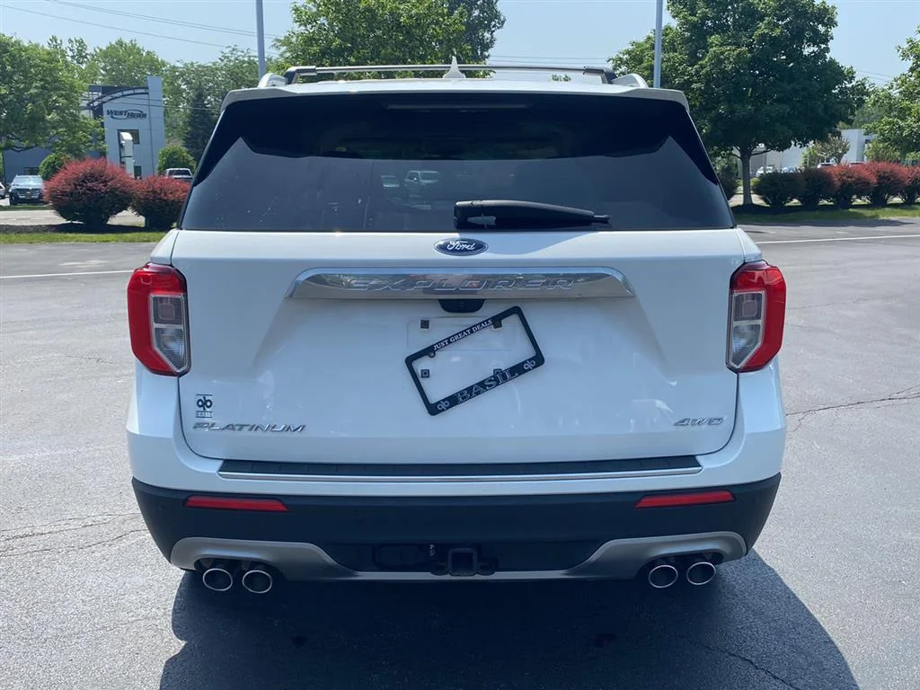 Used 2022 Star White Metallic Tri-Coat Ford Platinum image 10