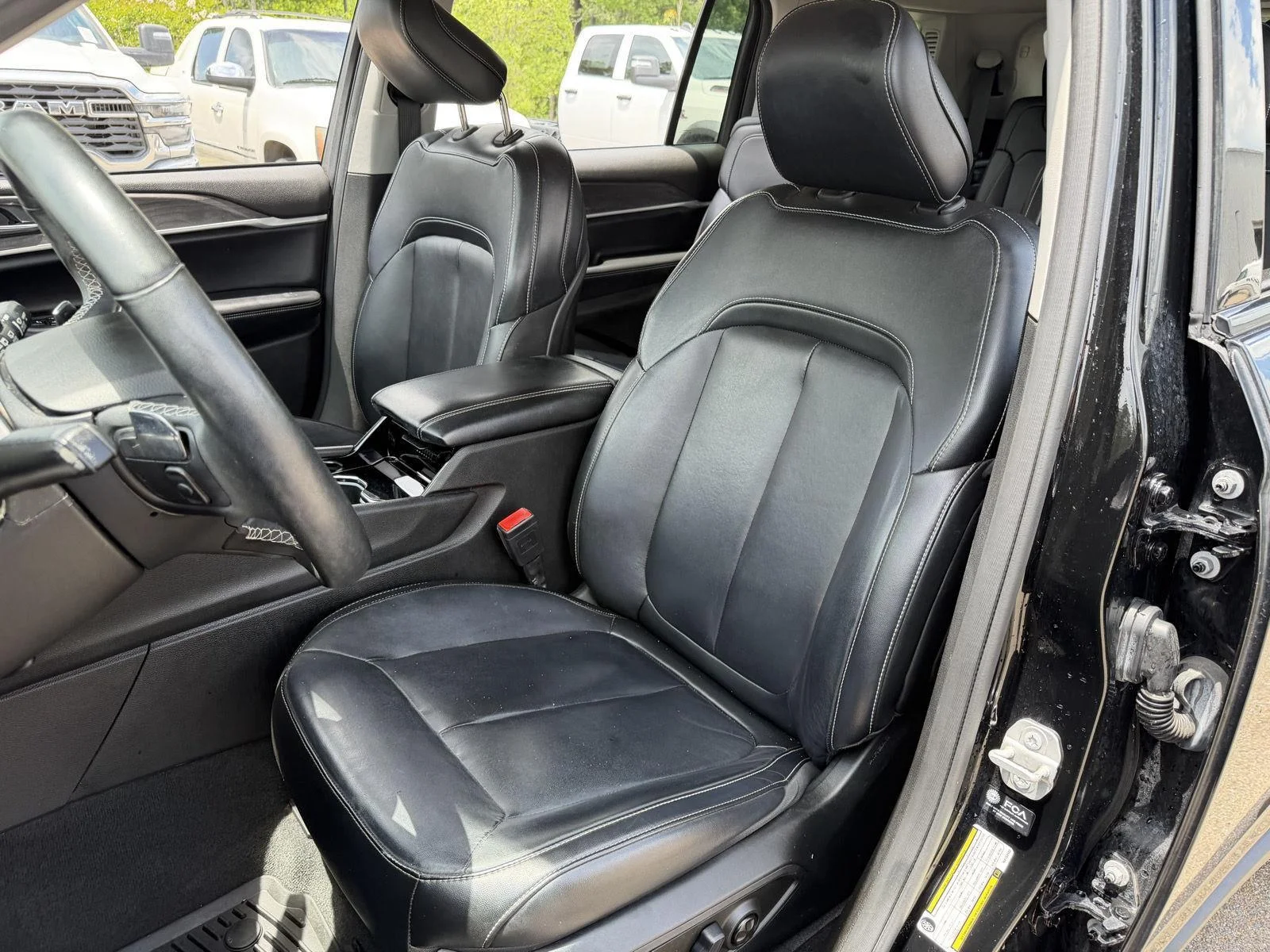 Used 2021 Diamond Black Crystal Pearlcoat Jeep Limited image 17