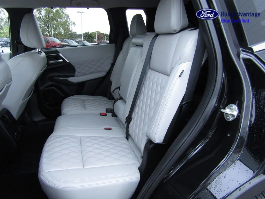 Certified Used 2024 Labrador Black Pearl Mitsubishi SEL image 19