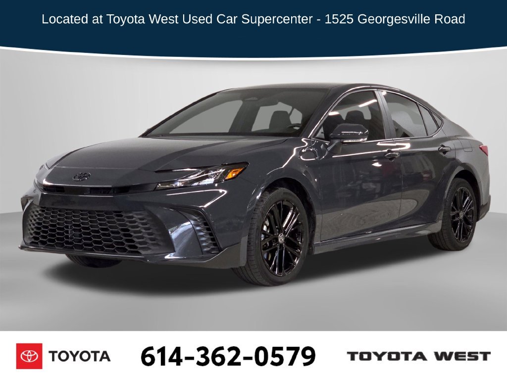 Used 2025  Toyota SE image 1