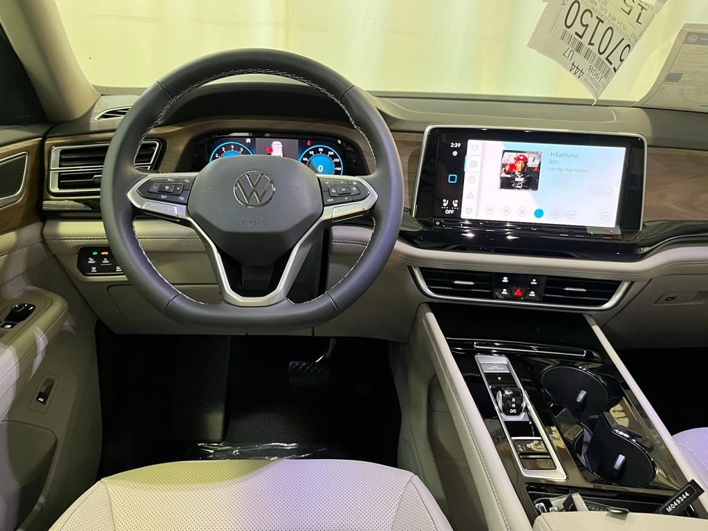 New 2026 White/off-white Volkswagen 2.0T SE w/Technology image 18