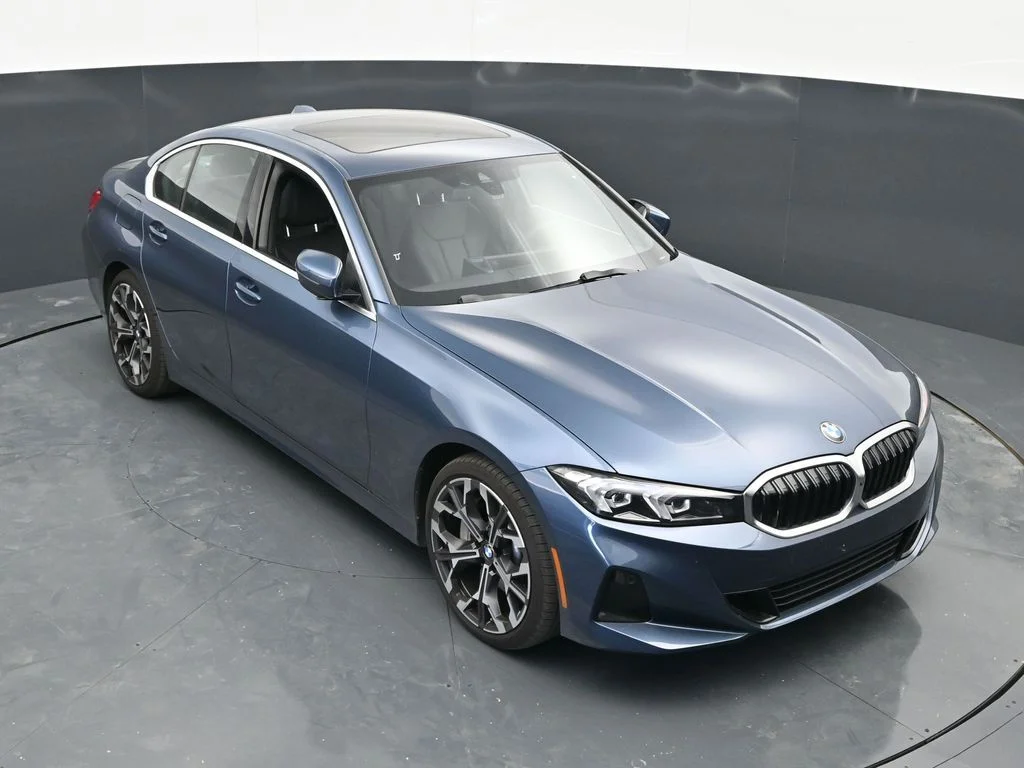 2025 BMW 3 Series 330i - Photo 12