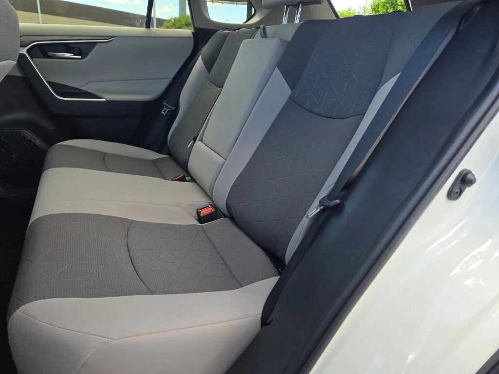 Used 2019 White Toyota XLE image 19