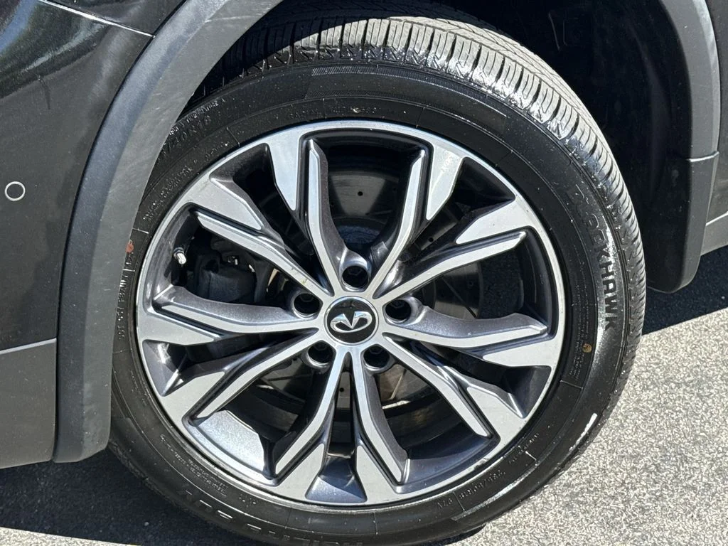 Used 2017 Black INFINITI Premium image 10