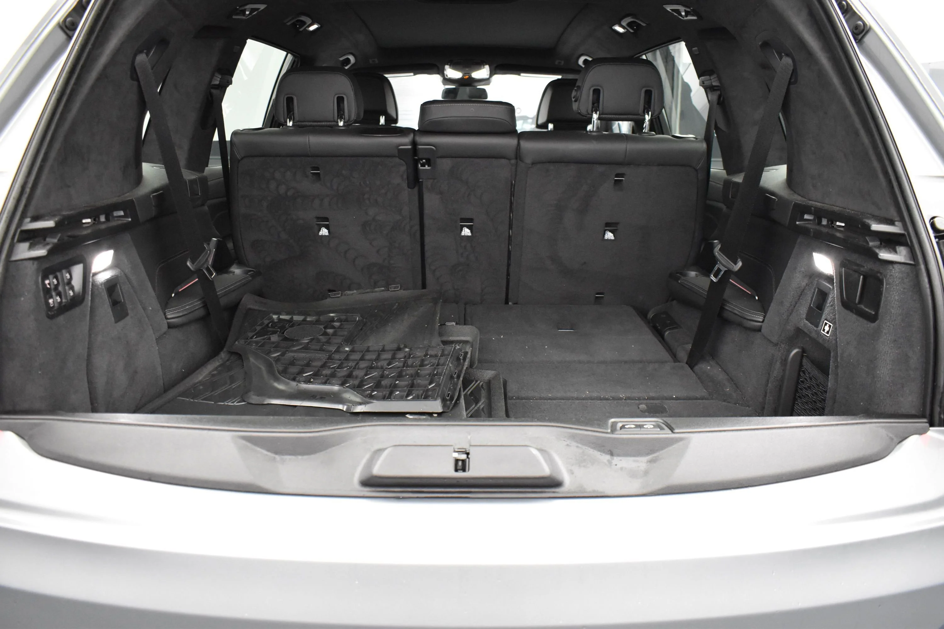 Used 2024 Skyscraper Grey Metallic BMW xDrive40i image 13