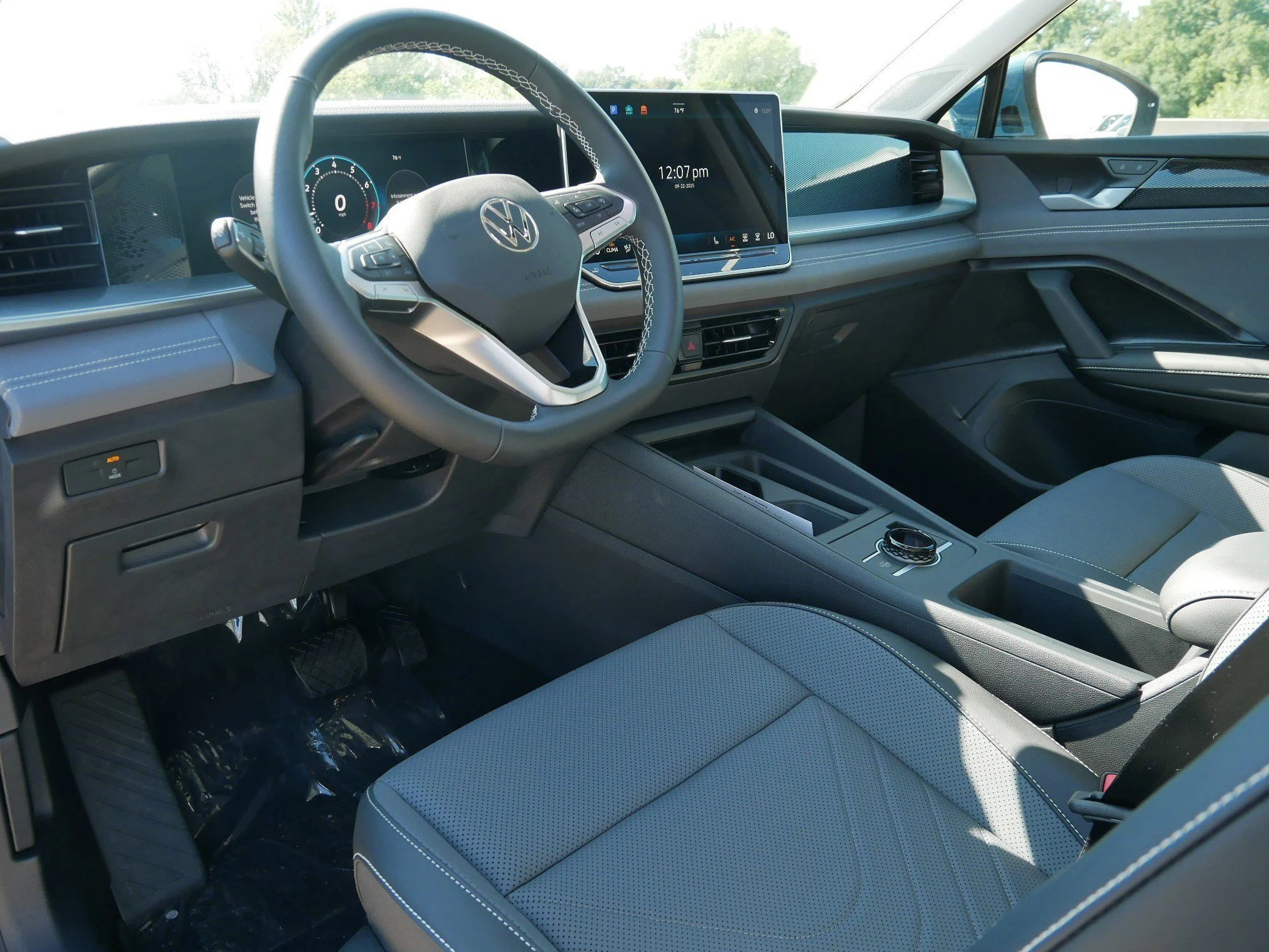 New 2025 Monterey Blue Pearl Volkswagen SE image 3