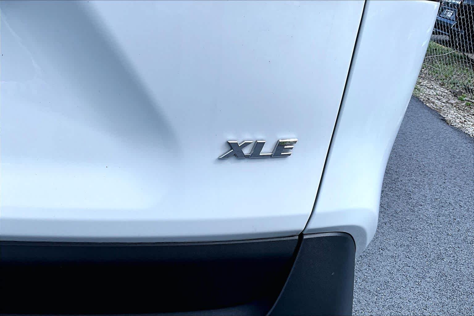 Used 2024 Ice Cap Toyota XLE image 10