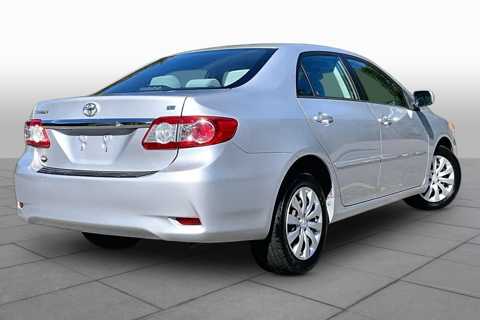 Used 2012 Classic Silver Metallic Toyota LE image 13