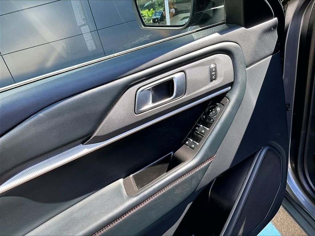 Used 2025 Gray Ford ST-Line image 10