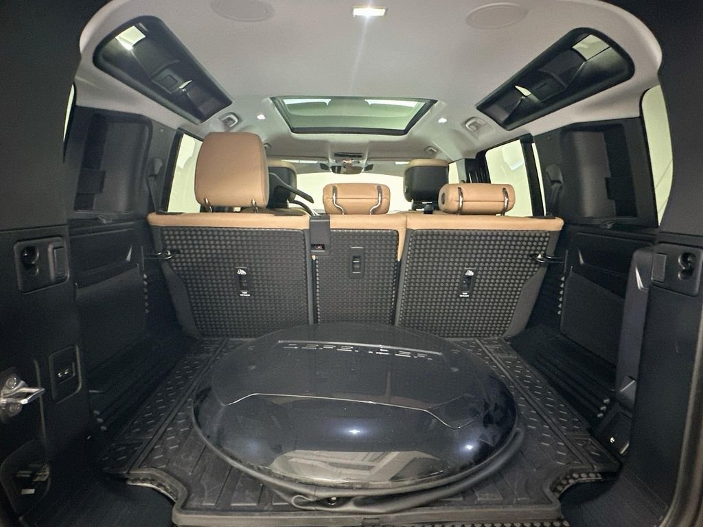 Used 2026 Black Land Rover X-Dynamic SE image 27