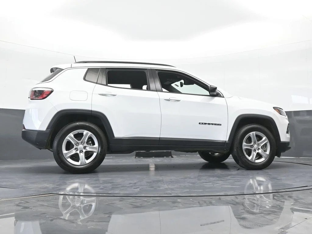 Used 2023 Bright White Clearcoat Jeep Latitude image 57