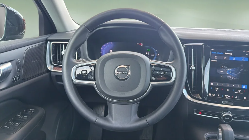 2023 Volvo S60 Plus - Photo 9