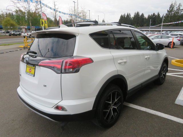 Used 2017  Toyota SE image 5