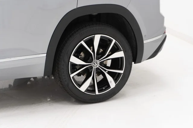 New 2026 Silver Mist Metallic Volkswagen 2.0T SEL Premium R-Line image 14