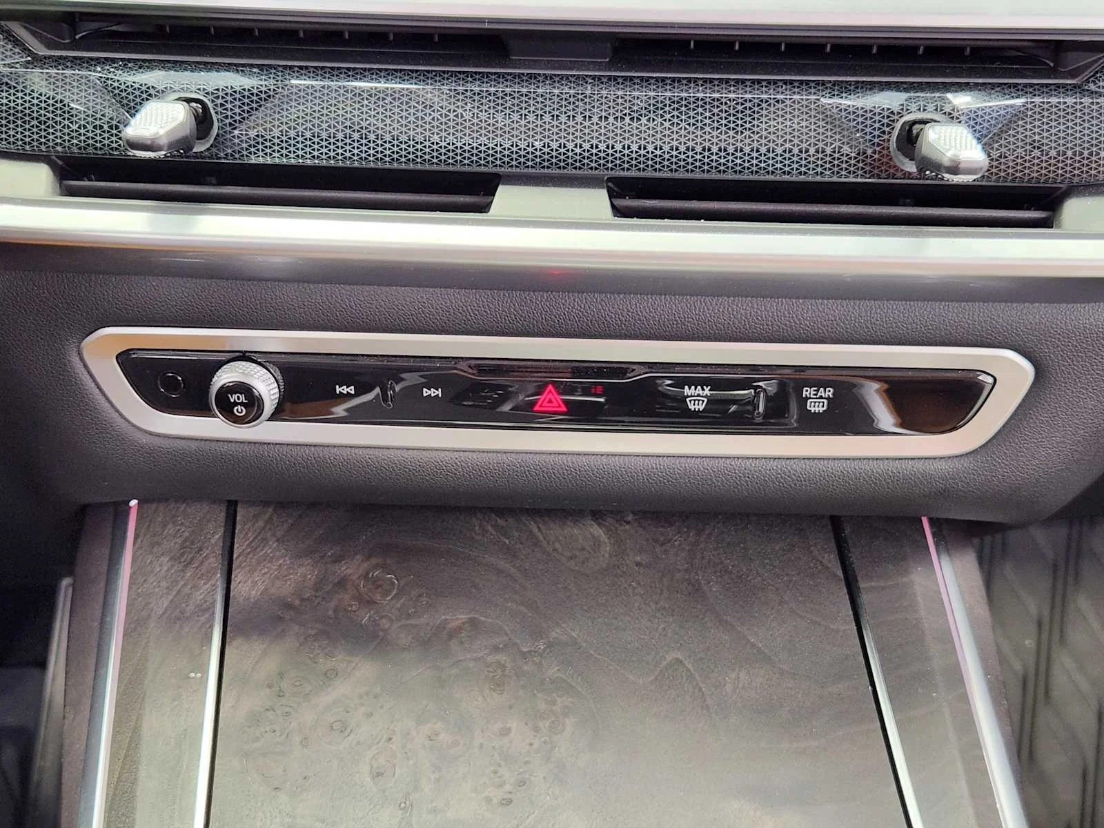 Used 2024 Skyscraper Grey Metallic BMW xDrive40i image 18