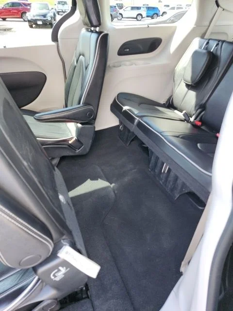 Used 2023 Brilliant Black Crystal Pearlcoat Chrysler Limited image 31