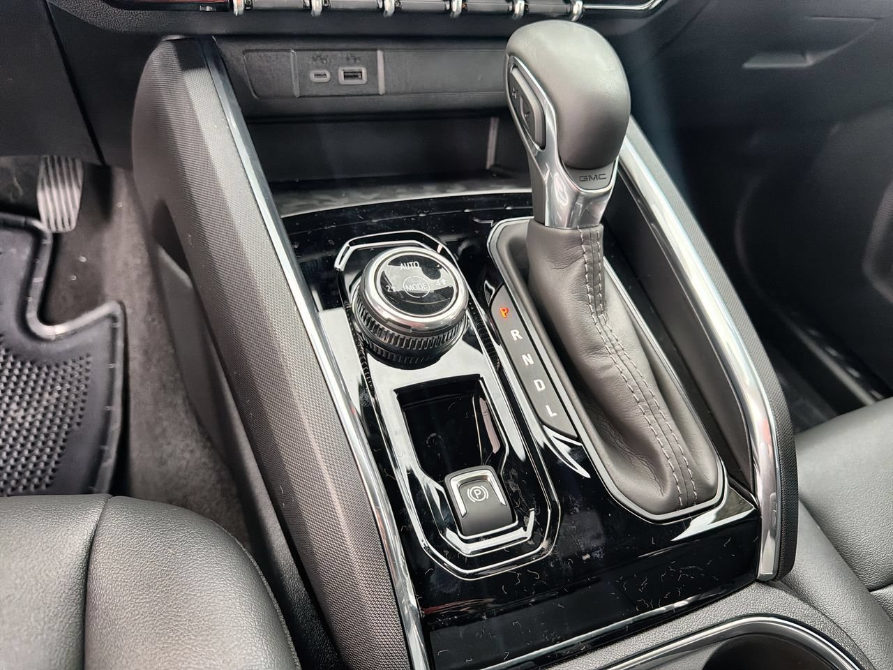 New 2026 Sterling Metallic GMC Elevation image 14