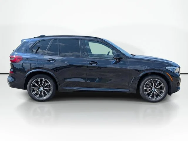 Used 2022 Black BMW xDrive40i image 6
