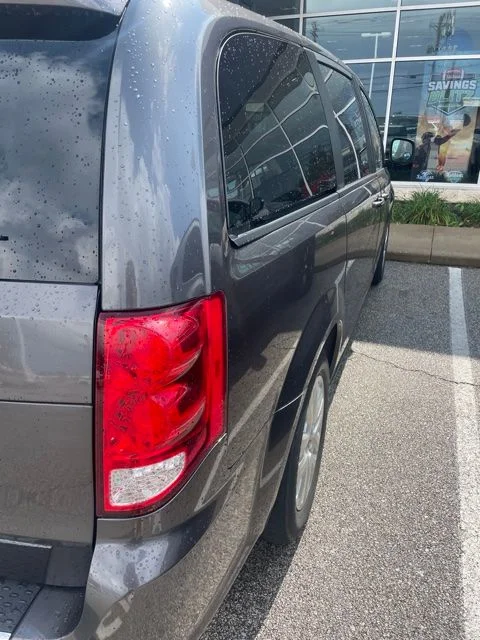 Used 2018 Gray Dodge SE image 11