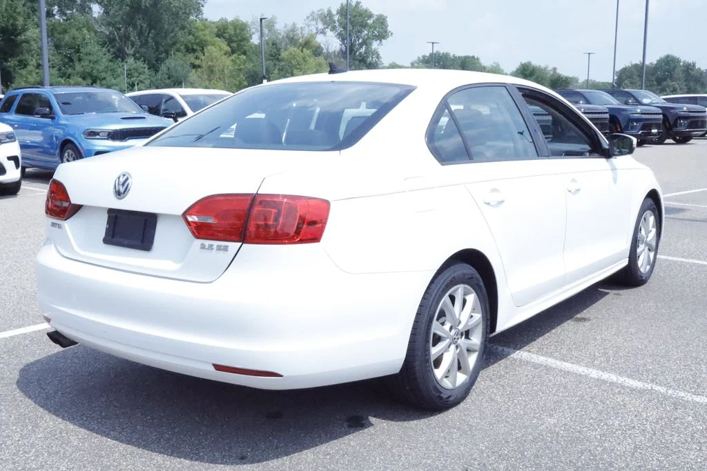 Used 2012 White Volkswagen 2.5L SE image 5