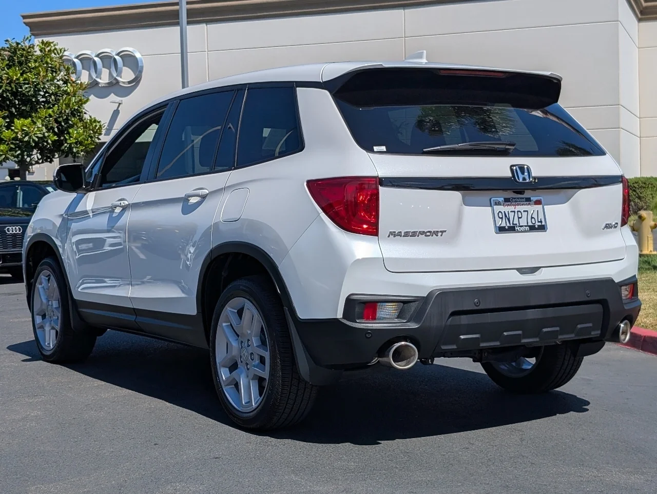 Used 2025 Platinum White Pearl Honda EX-L image 14