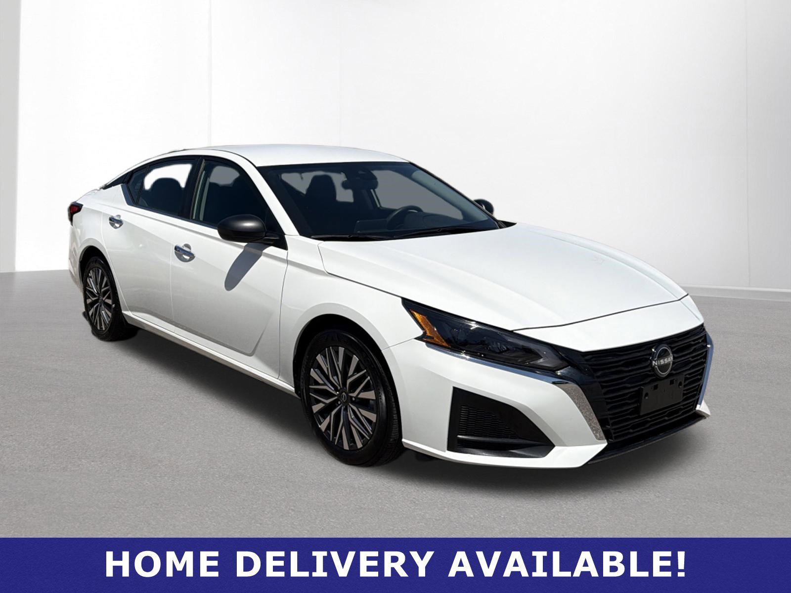 Used 2025 White Nissan SV image 1