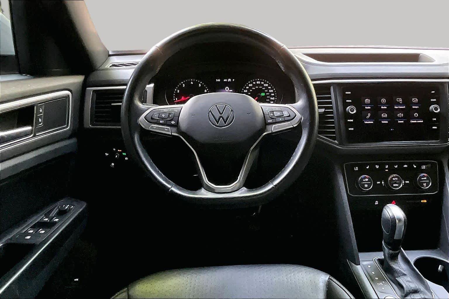Used 2020 Pure White Volkswagen 3.6L V6 SE w/Technology image 5