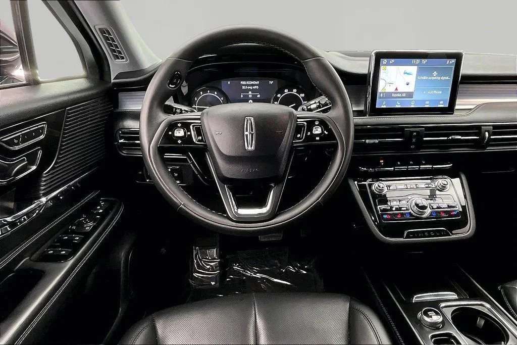 Used 2022 Black Metallic Lincoln Standard image 5