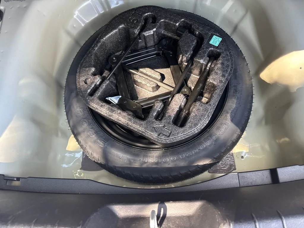 Used 2025 Silver Hyundai SEL image 39