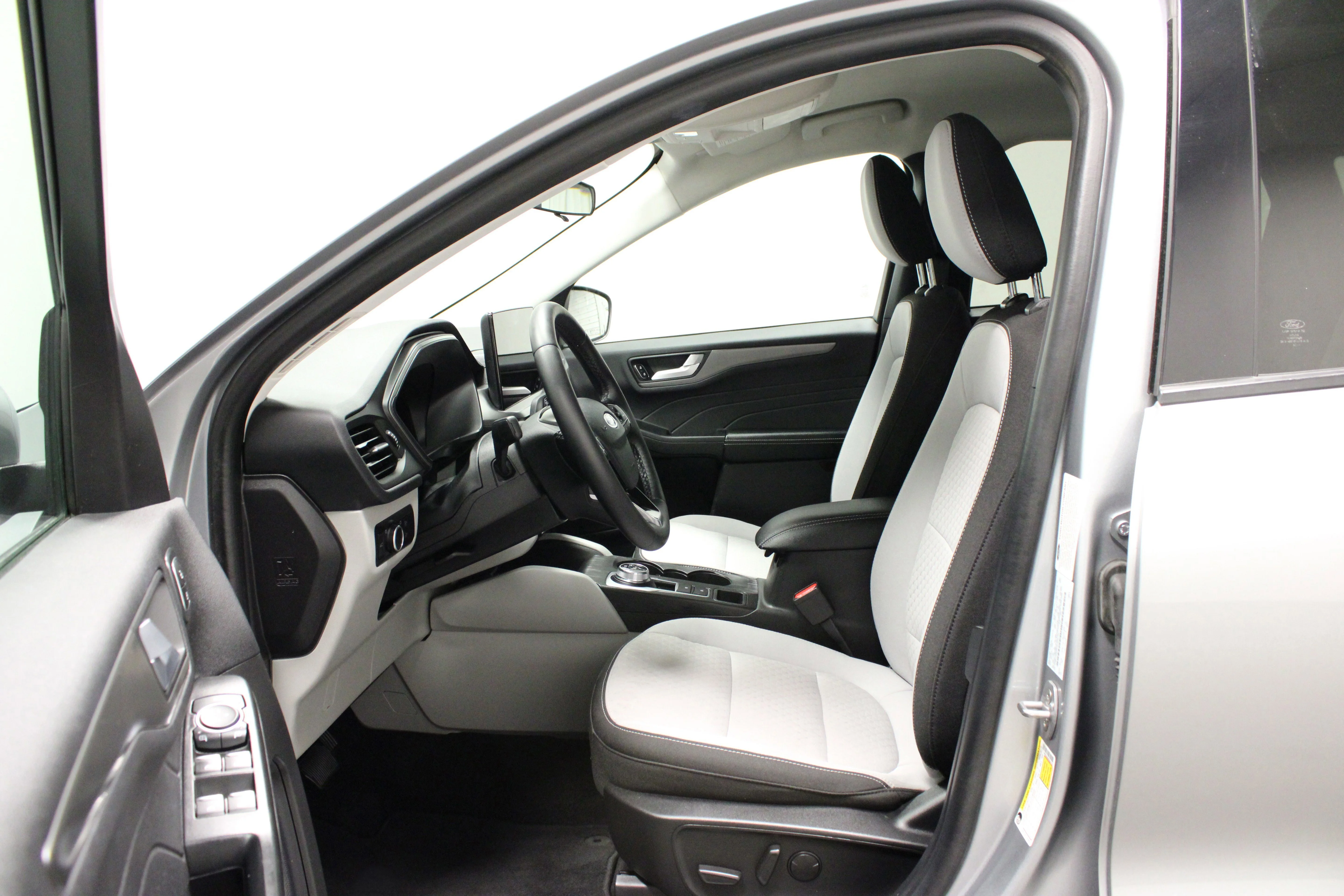 Used 2024 Silver Metallic Ford Active image 17