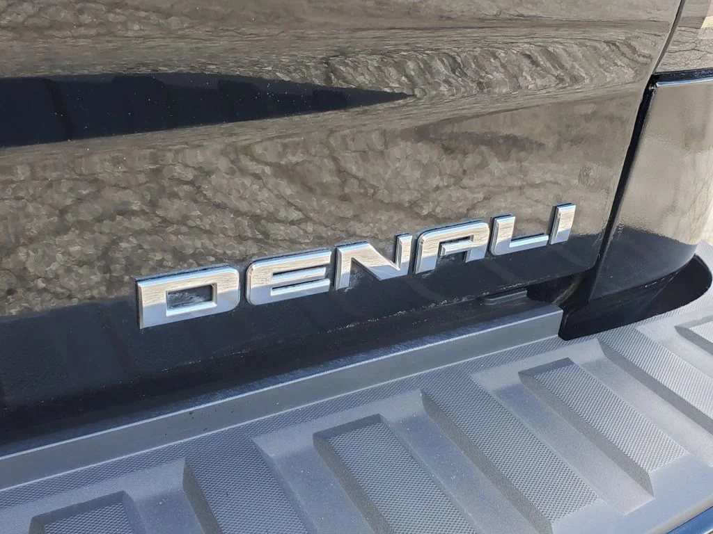 Used 2018 Black GMC Denali image 5