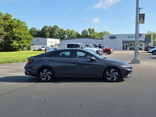 Used 2025 Gray Hyundai SEL Convenience image 14