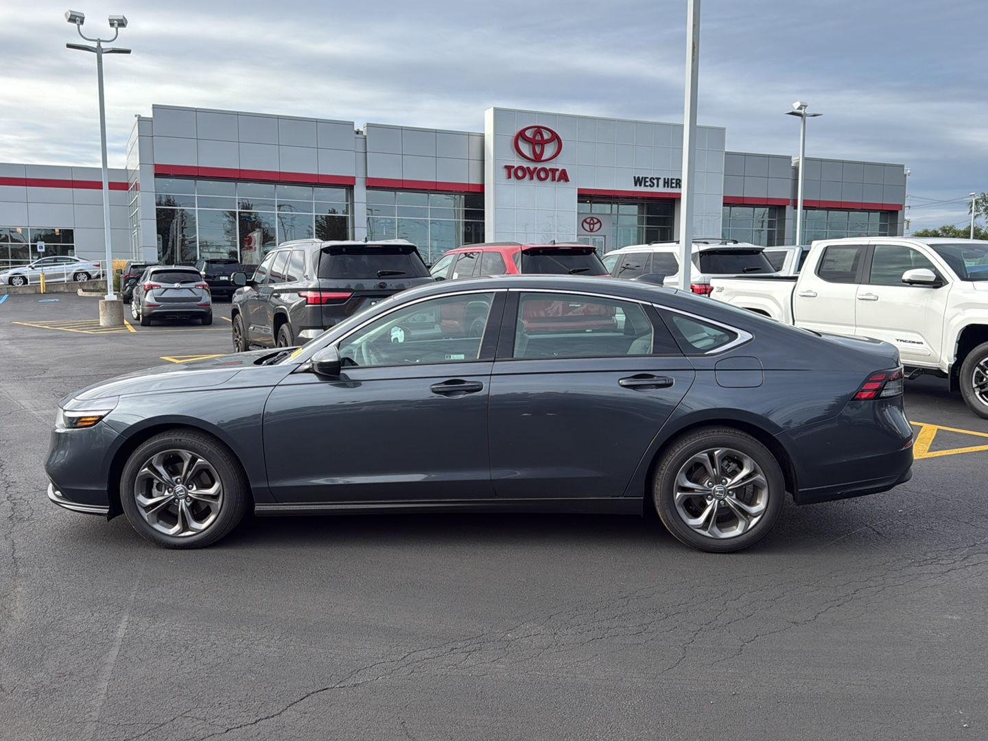 Used 2024 Meteorite Gray Metallic Honda EX image 6
