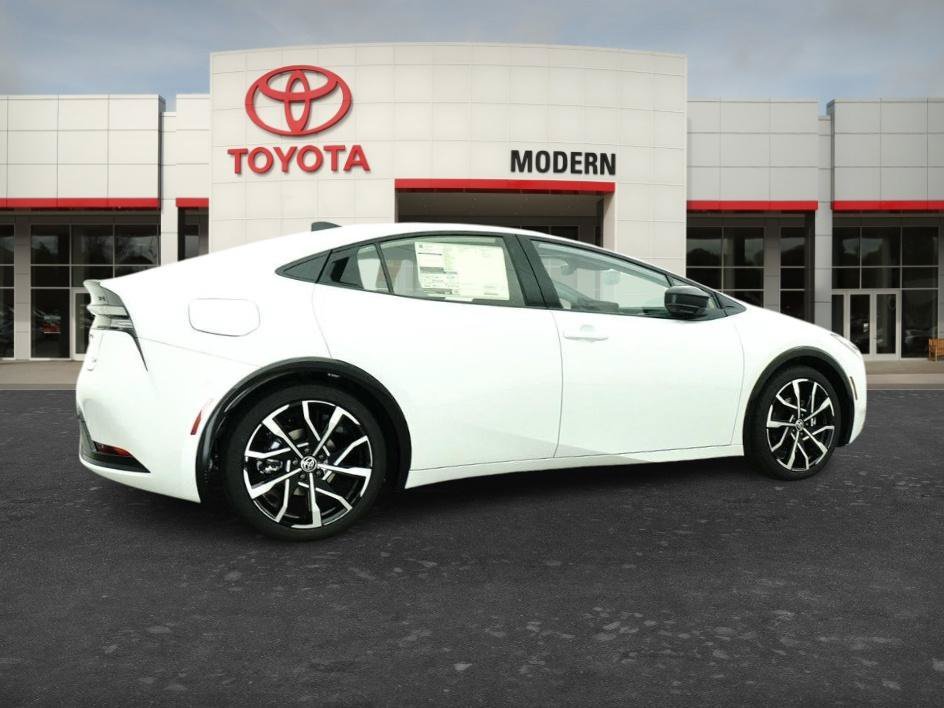 New 2026 Wind Chill Pearl Toyota XSE Premium image 3