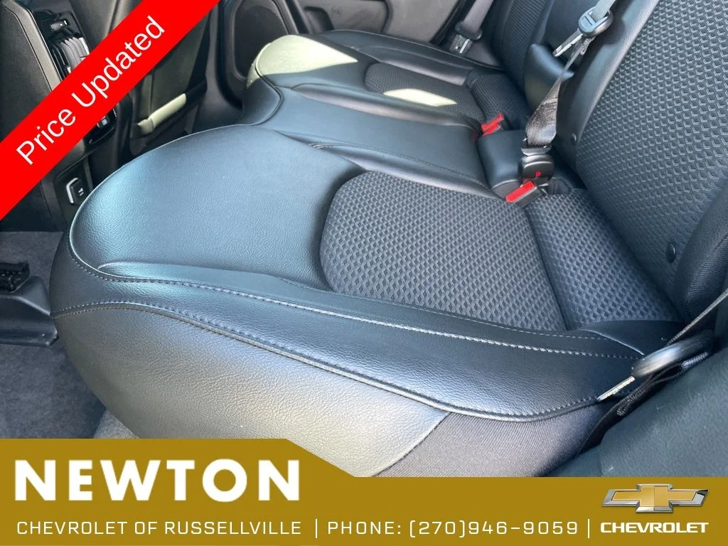 Used 2022 Diamond Black Jeep Latitude image 31