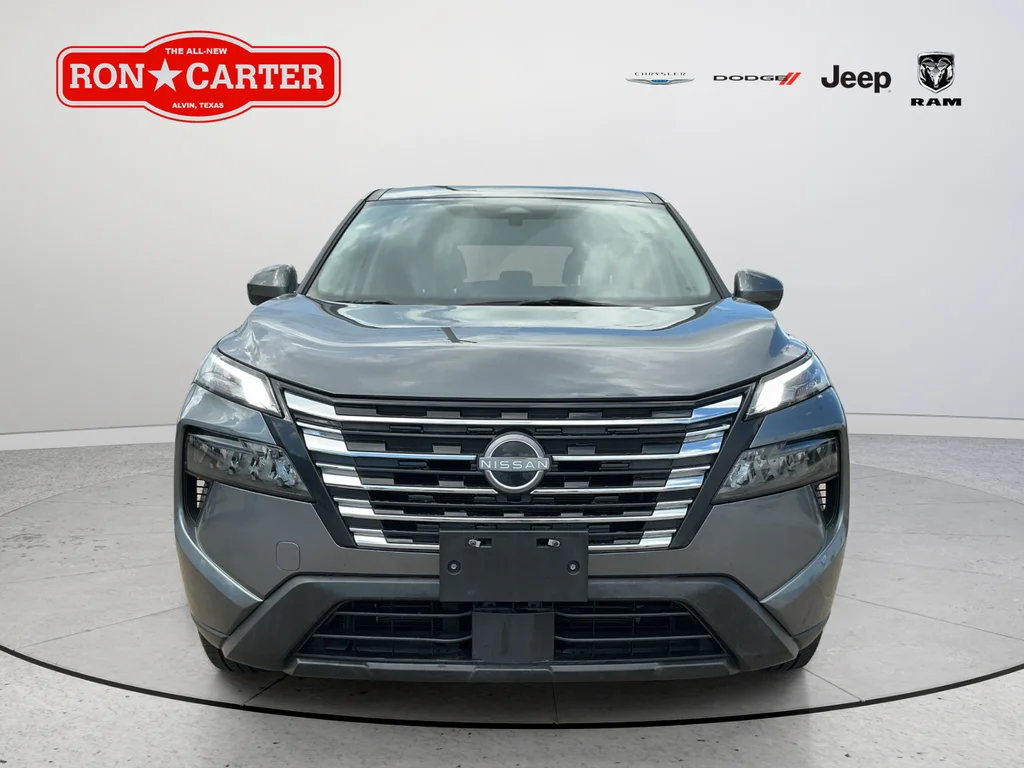 Used 2024 Gray Nissan SV image 2